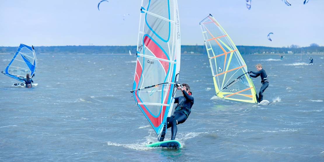 Aktiv auf dem Wasser: Surfen auf dem Steinhuder Meer